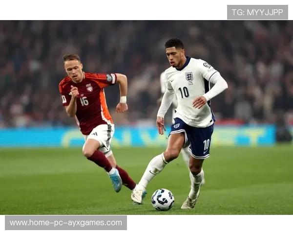 贝林厄姆远距离带球推进开场格局,英格兰中场全面占优 贝林厄姆远距离带球推进开场格局,英格兰中场全面占优